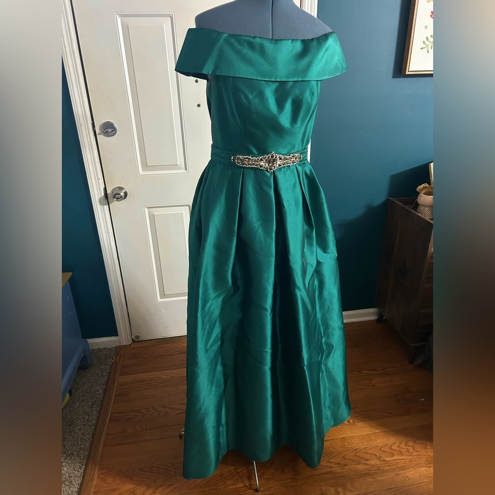 Eliza J Emerald Green Off The Shoulder Ball Gown A-Line Sz 10